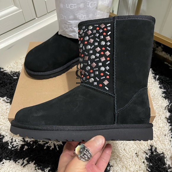 NIB Women’s Size 5 (European Size 36) UGG Classic Short Stud II Winter Boots - Picture 6 of 14